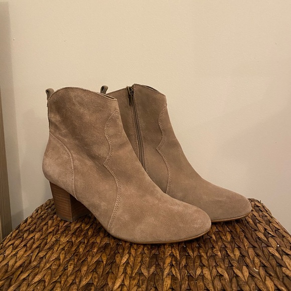 Like new! I’ve only worn these boots one time. - Picture 2 of 6